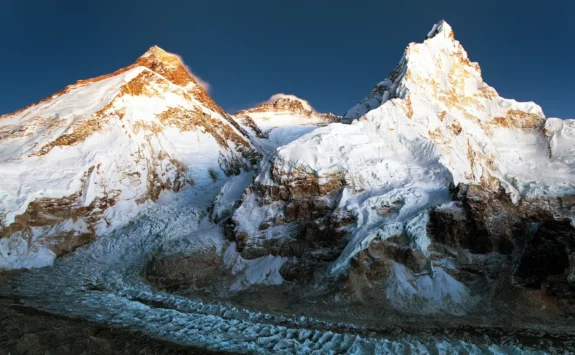 Background Image of Gokyo Renjo La Pass Trek