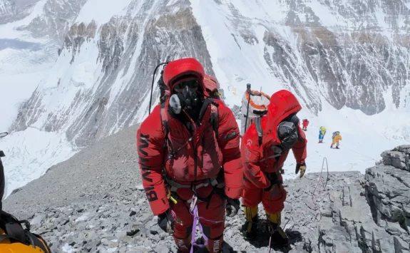 Background Image of Mountaineers to Scale Everest with Tracking Chips