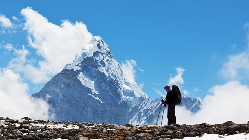 Inspiring Captions for Hiking in Nature